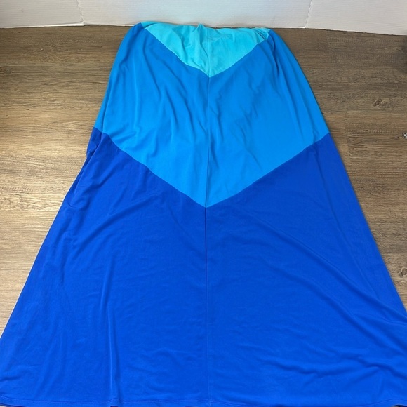 Vince Camuto Women’s Blue White Teal Colorblock Matte Jersey Maxi Dress, size 2 - Picture 8 of 12